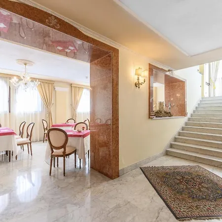 Hotiday Porto Hotel 4*