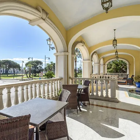 호텔 Hotiday Porto 4*